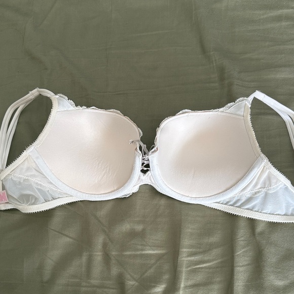 Victoria's Secret Very Sexy Cream Lace Bra - Picture 3 of 4